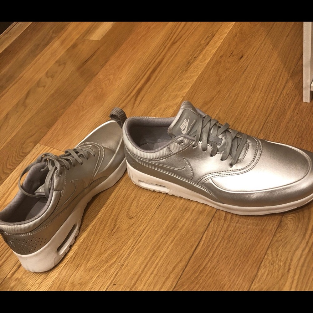 NIKE Air Max Thea / LIKE NEW